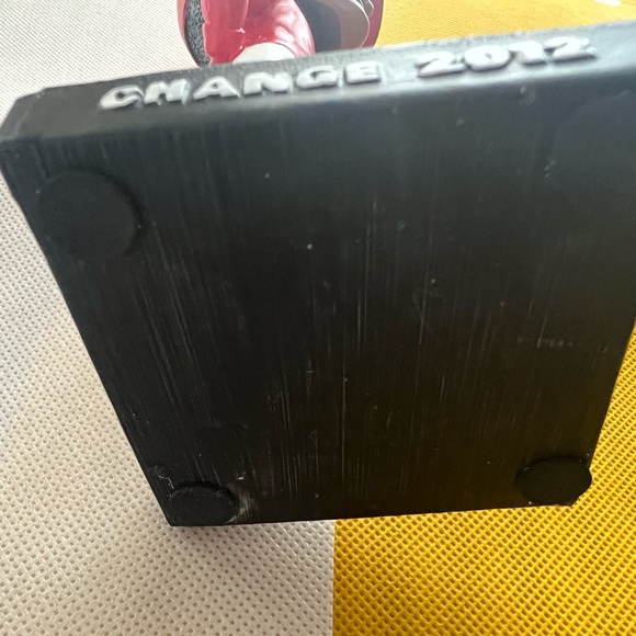 Barack Obama 7 Inches Tall Polyresin Bobblehead Action Figure - Picture 10 of 12